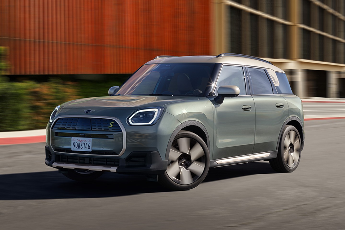 All-electric MINI Countryman - driving experience - driver assistance